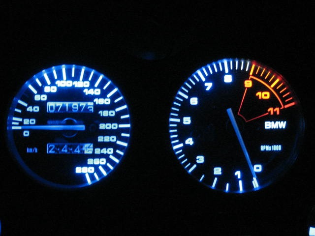 Datei:Blaue-tachobeleuchtung 24.jpg