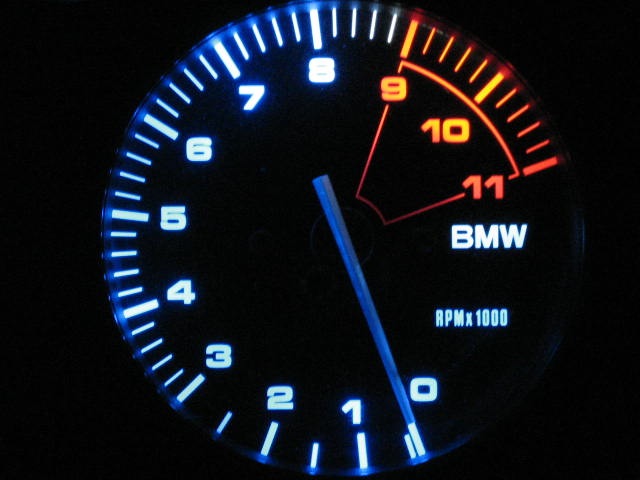 Datei:Blaue-tachobeleuchtung 03.jpg
