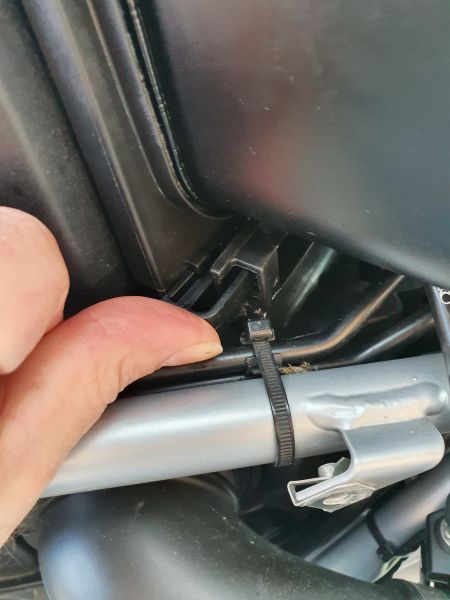 Datei:Luftfilter Tausch 17.jpg